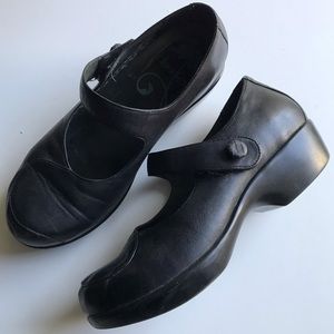 uniform advantage dansko shoes